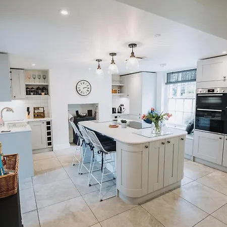Stunning 5 Bedroom Period Property By The Sea Herne Bay Exterior photo