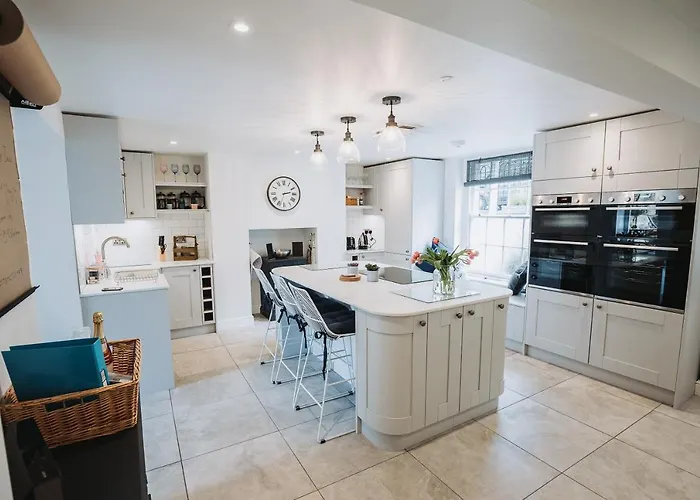 Stunning 5 Bedroom Period Property By The Sea