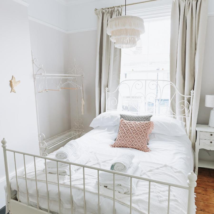 Stunning 5 Bedroom Period By The Sea Holiday home *