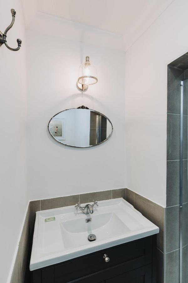 Stunning 5 Bedroom Period By The Sea * Herne Bay