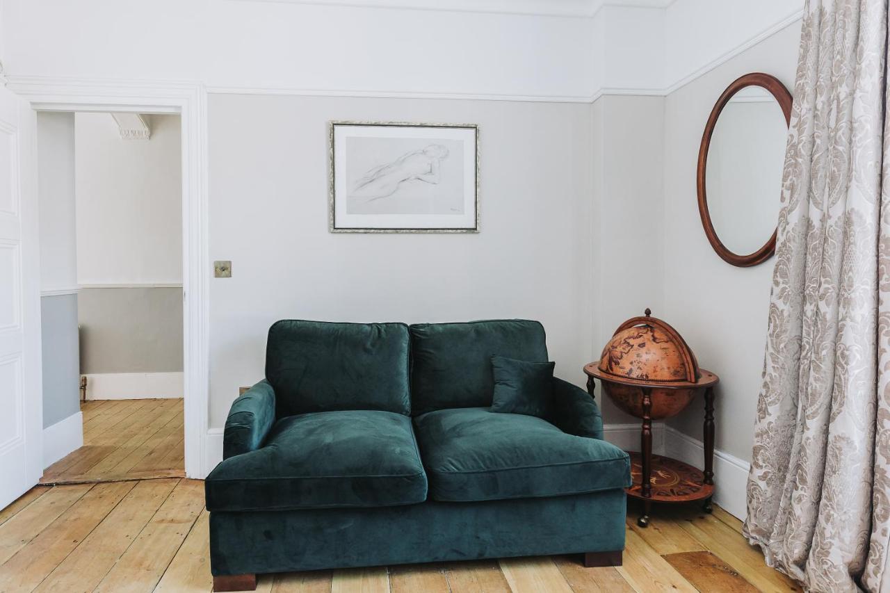 Stunning 5 Bedroom Period By The Sea *