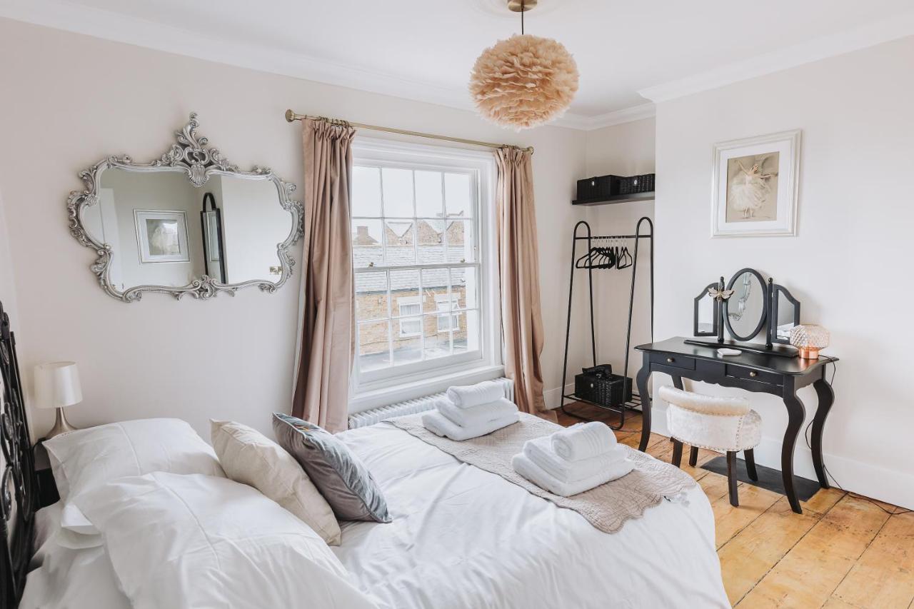 Holiday home Stunning 5 Bedroom Period By The Sea