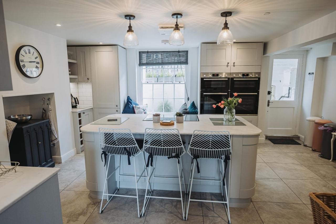 Stunning 5 Bedroom Period By The Sea Holiday home