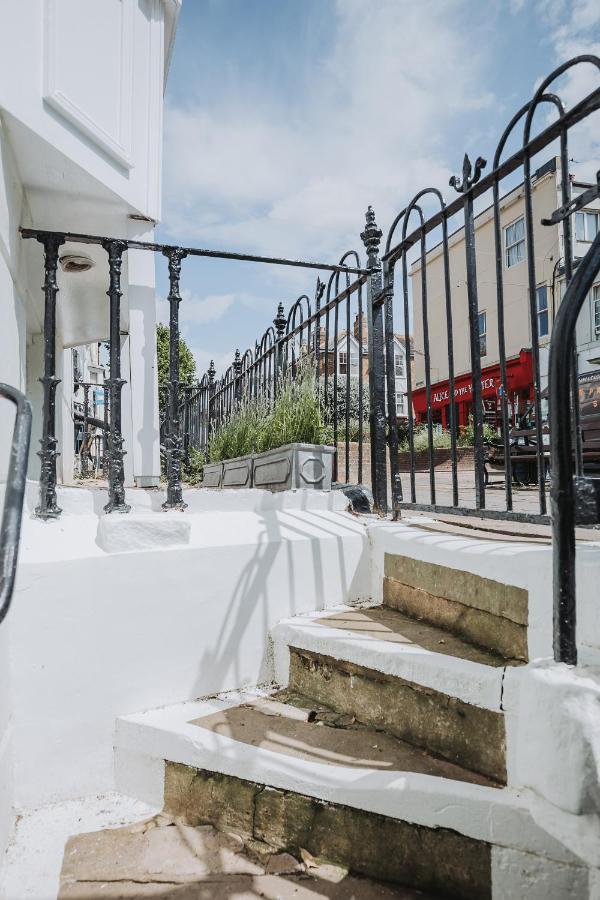 Stunning 5 Bedroom Period By The Sea *